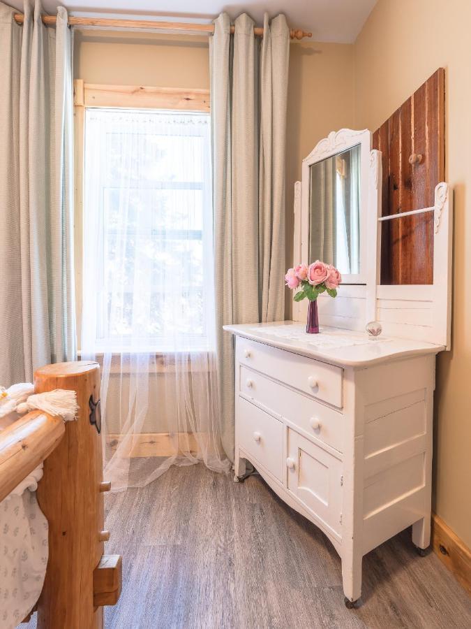 Craftsman'S Loft - Heritage Charm - Ac - 5 Min Dt Calgary Extérieur photo